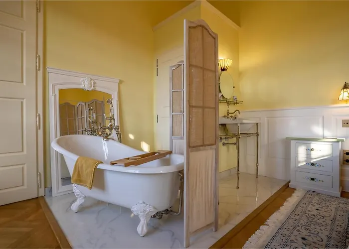 Les Cazettes فيلة